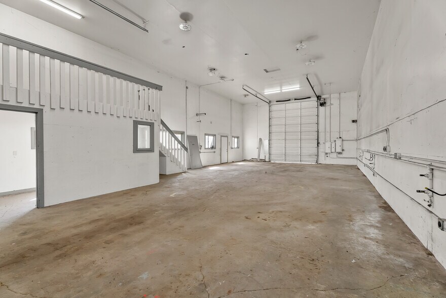 More Photos Of 180 Weyerhaeuser Dr N, Roseburg Warehouse For Sale