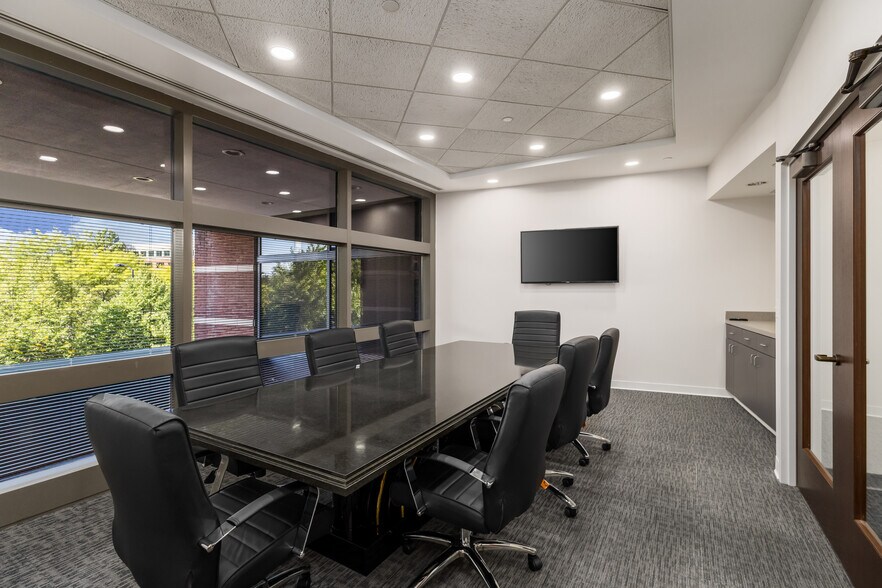 More Photos Of 3 Easton Oval, Columbus Coworking Space