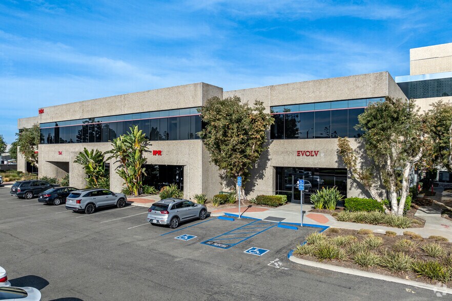 More Photos Of 1451 Edinger Ave, Tustin Showroom For Lease