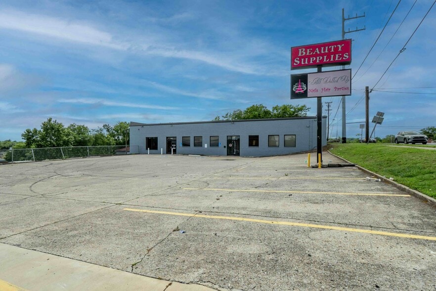 More Photos Of 108 Madison Station Blvd, Madison Freestanding For Sale