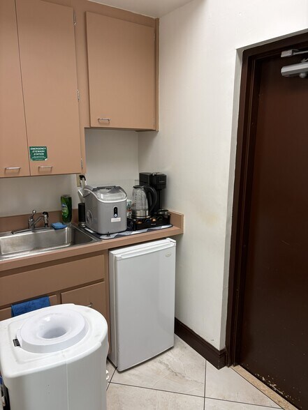 More Photos Of 2231 N University Dr, Pembroke Pines Medical For Lease