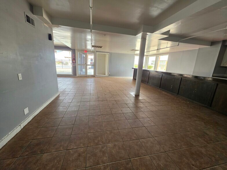 More Photos Of 1093 Airport Rd, Imperial Hotel For Lease