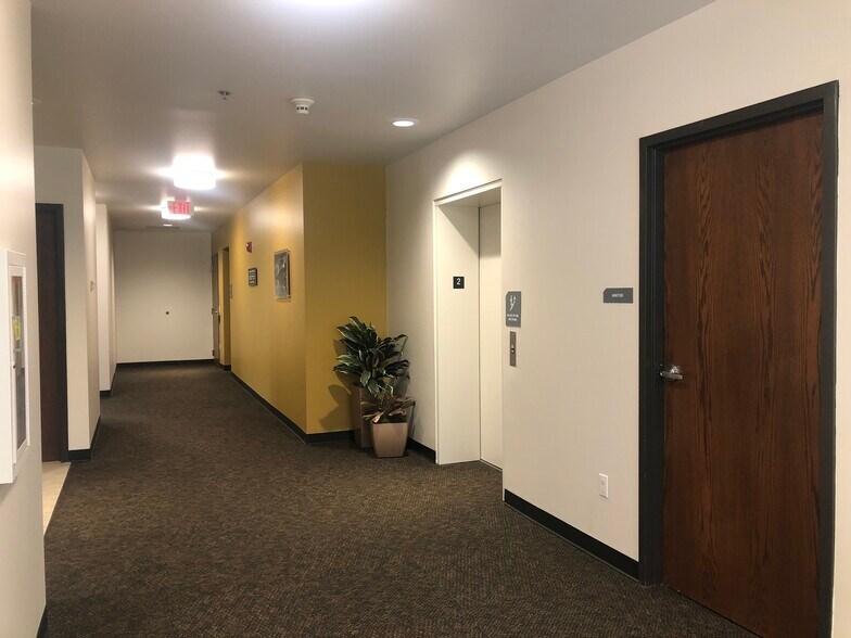 More Photos Of 2637 S 158th Plz, Omaha Office For Lease