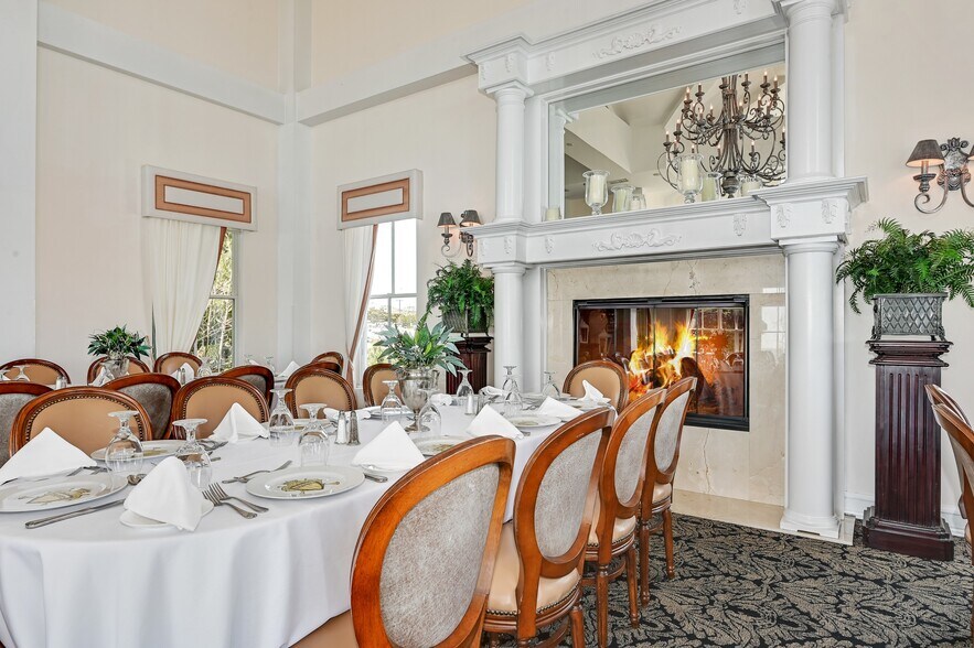 More Photos Of 56-58 S Bay Ave, Eastport Restaurant For Sale