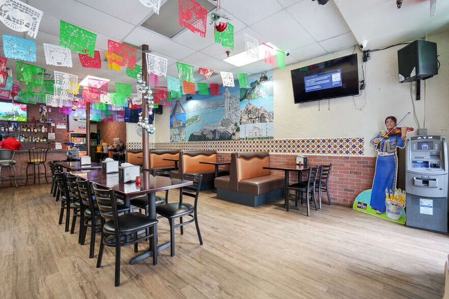 More Photos Of 104 E 4th St, Santa Ana General Retail For Sale