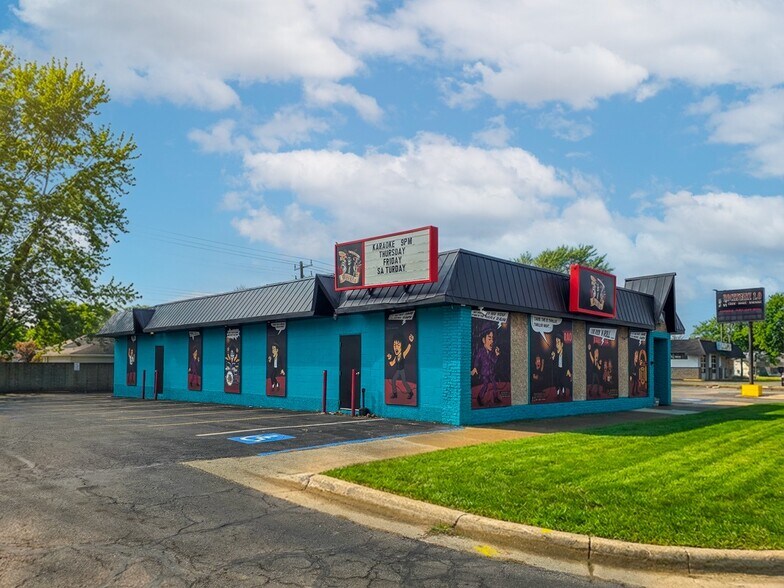 More Photos Of 33729 Ford Rd, Garden City Bar For Lease