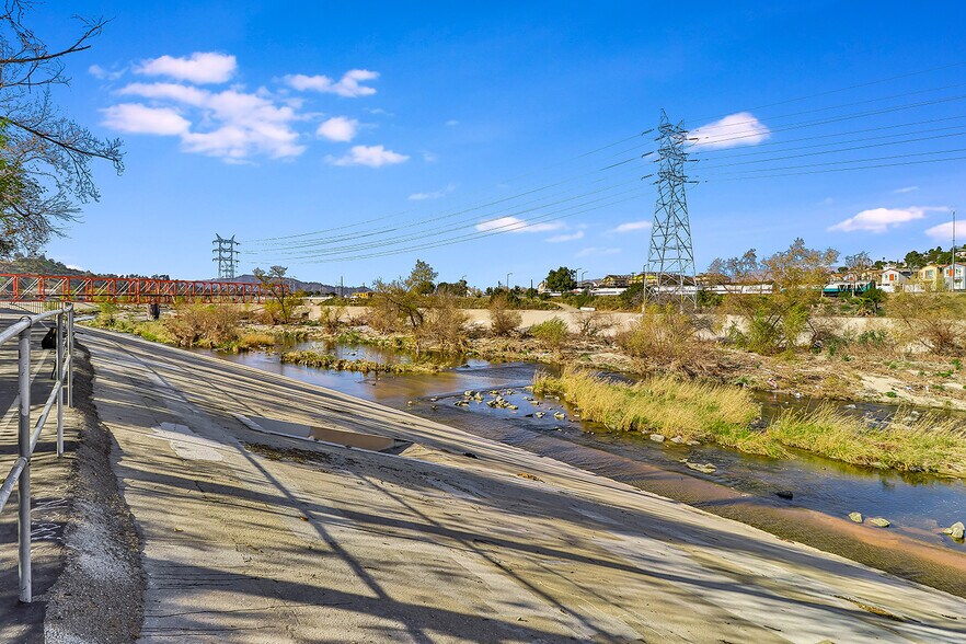 More Photos Of 2425 Glover Pl, Los Angeles Warehouse For Lease