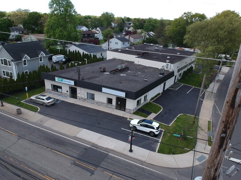More Photos Of 980 Little East Neck Rd, West Babylon Showroom For Lease
