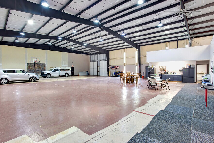 More Photos Of 1300 El Paso St, South Houston Warehouse For Sale
