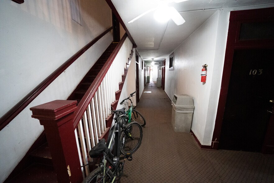 More Photos Of 601 E Avenue A, Robstown Hotel For Sale