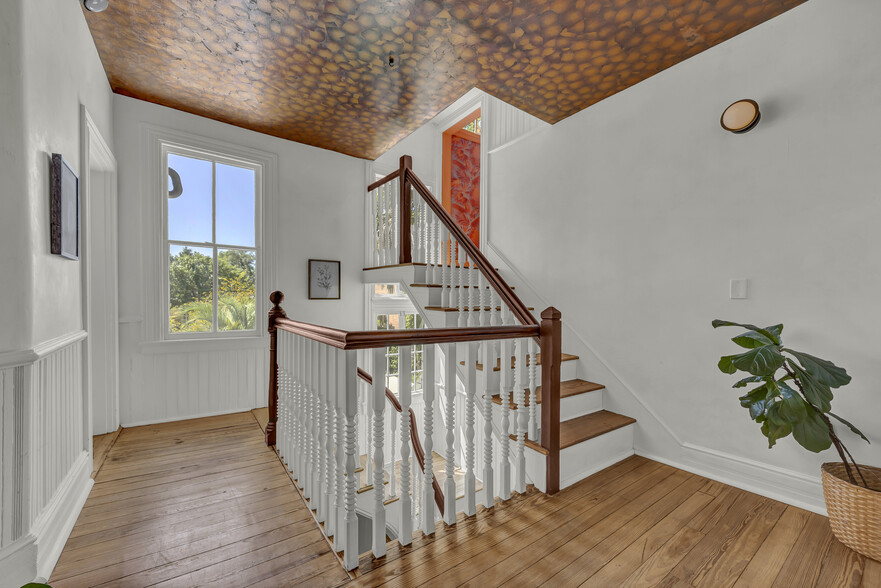 More Photos Of 118 S 4th St, Wilmington Hospitality For Sale