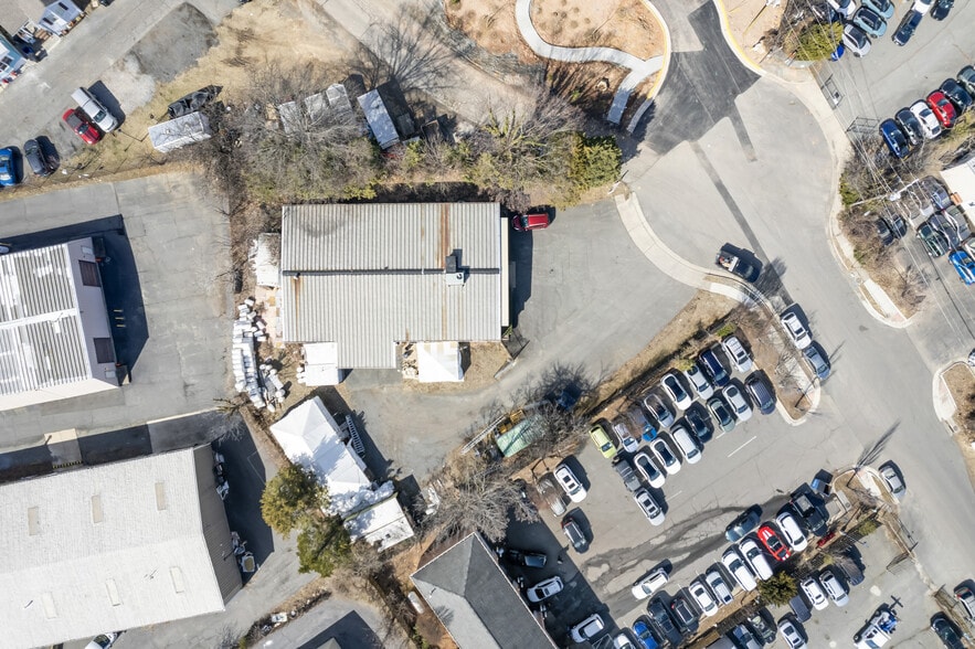 More Photos Of 309 Parker Ct SE, Leesburg Freestanding For Lease