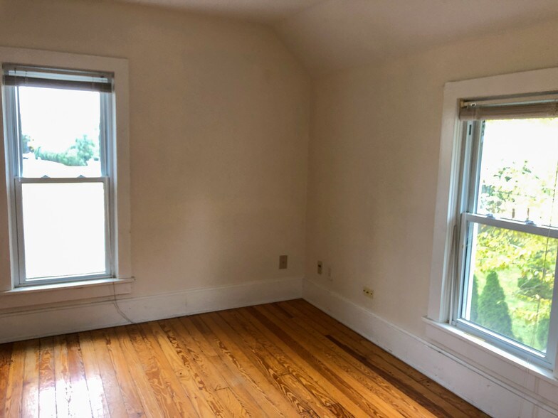 More Photos Of 942 E State St, Geneva Loft Creative Space For Sale
