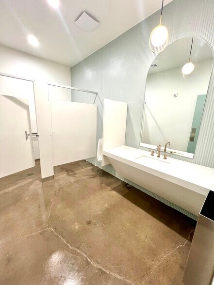 Primary Photo Of 142 5th St, Edmond Specialty For Lease