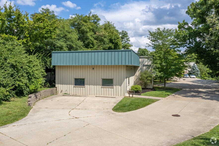More Photos Of 3862 Race Rd, Cincinnati Light Manufacturing For Lease