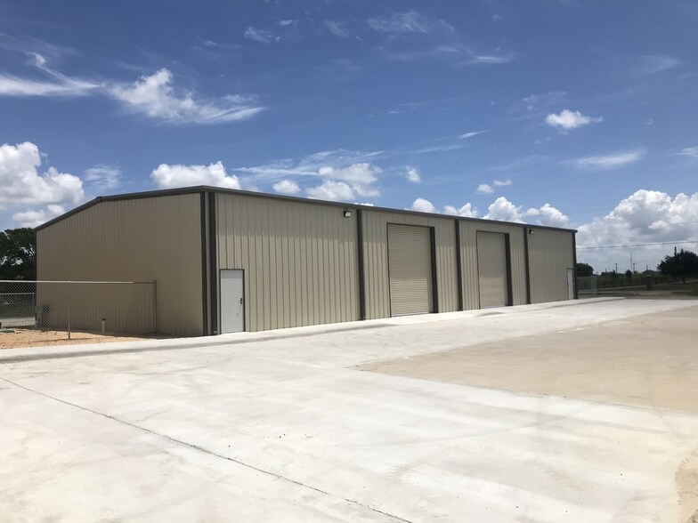 More Photos Of 4375 Roans Chapel Rd, College Station Warehouse For Lease