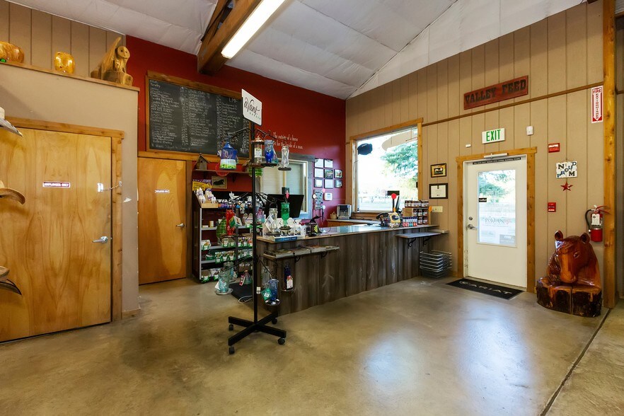 More Photos Of 461 NE Old Belfair Hwy, Belfair Storefront Retail Office For Sale