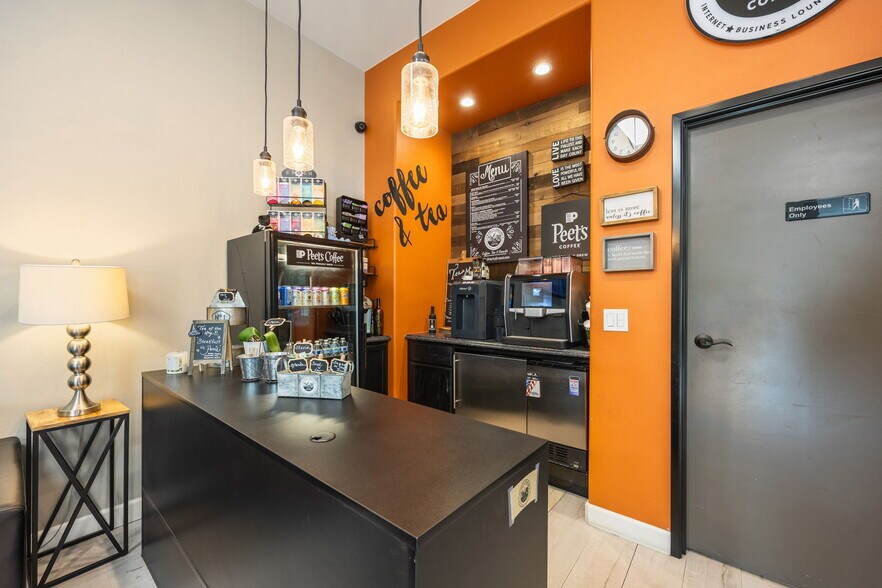 More Photos Of 20605 Soledad Canyon Rd, Canyon Country Office For Sale