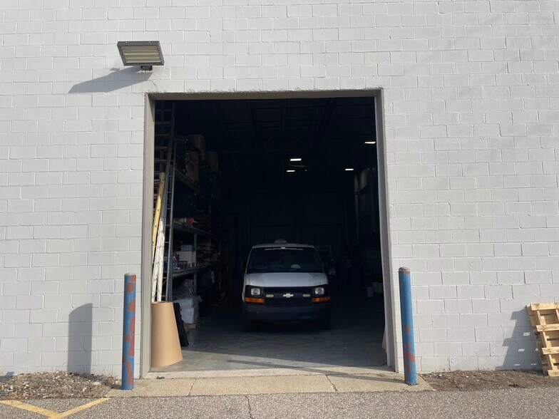 More Photos Of 41800 Executive Dr, Harrison Township Manufacturing For Lease