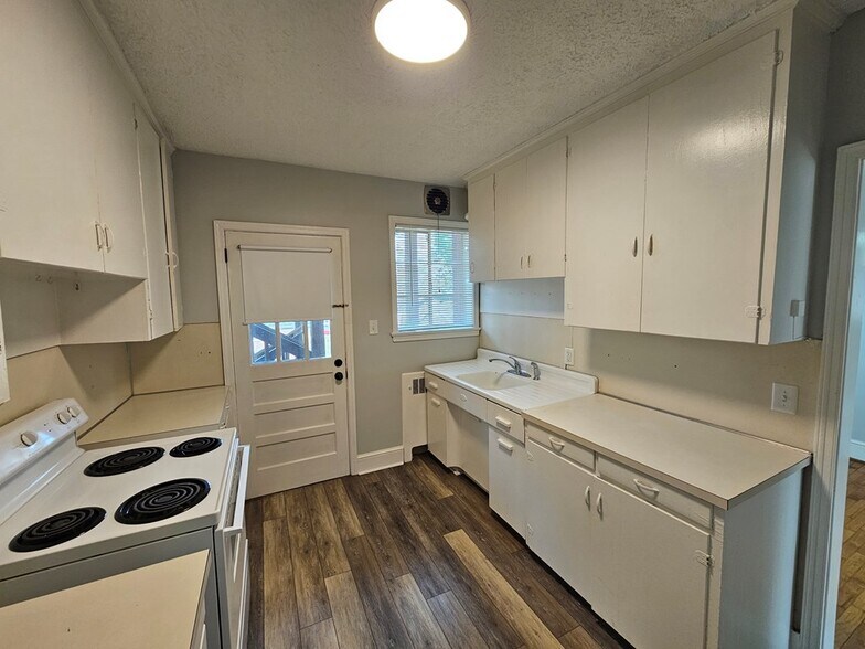 More Photos Of 101 Marshall Ter, Danville Apartments For Sale