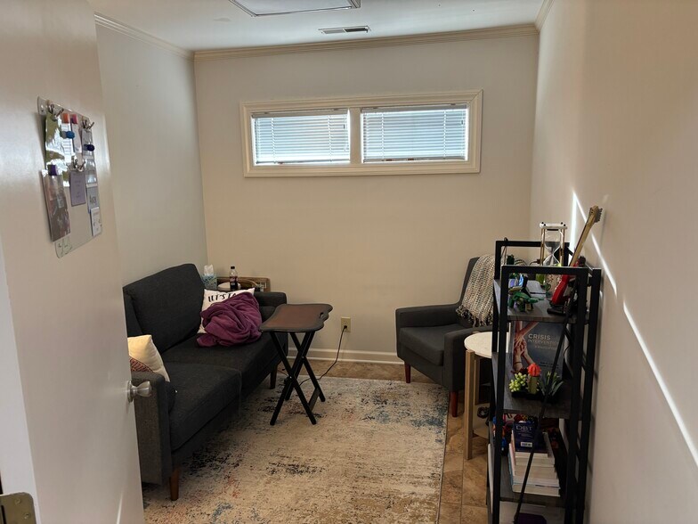 More Photos Of 30 Pointe Cir, Greenville Medical For Lease