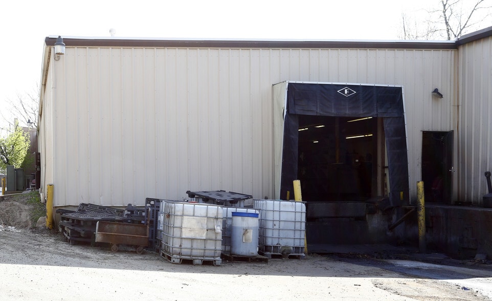 More Photos Of 6101 Webster St, Dayton Warehouse For Lease