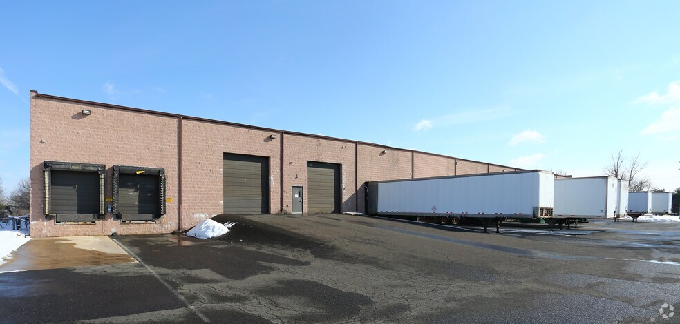 More Photos Of 100 Louise Dr, Ivyland Warehouse For Lease