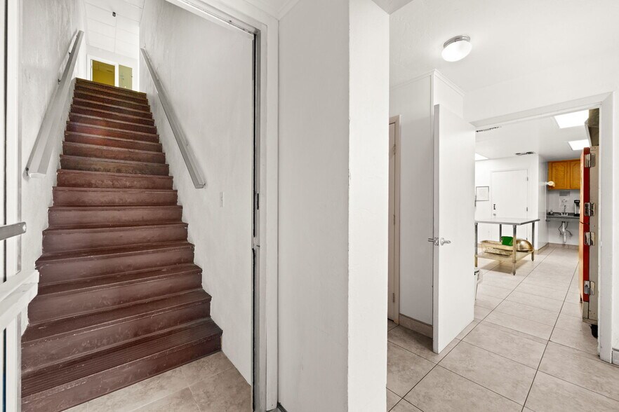 More Photos Of 917 SE 47th Ter, Cape Coral Restaurant For Sale