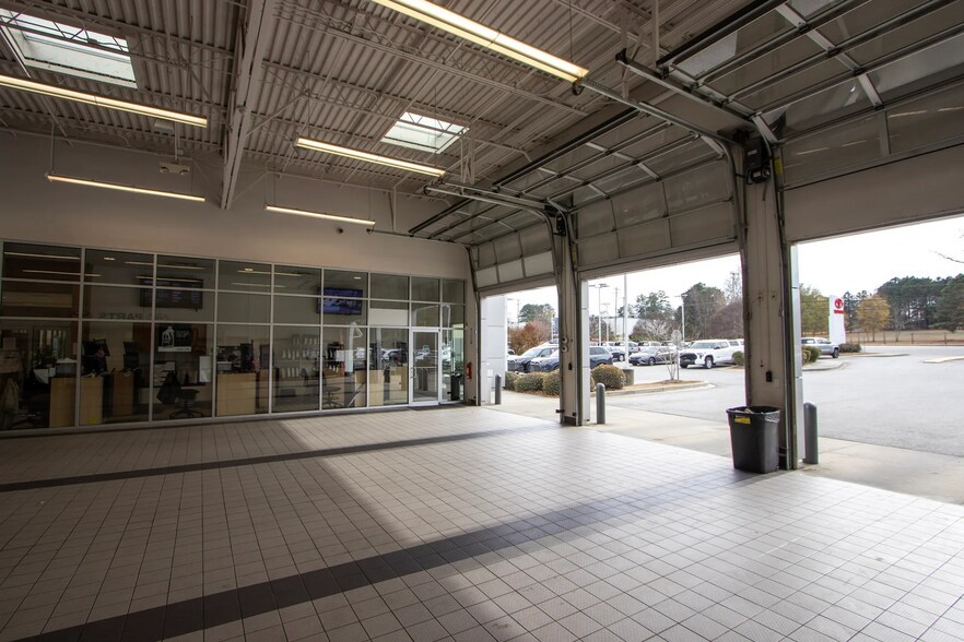 More Photos Of 2136 Sunset Blvd, West Columbia Auto Dealership For Sale