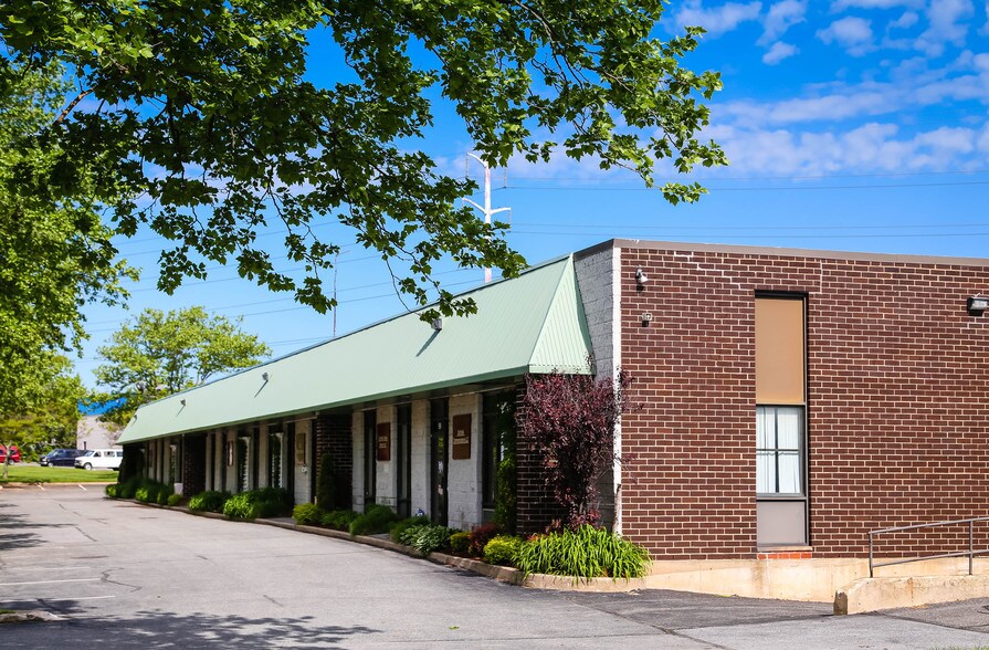 Primary Photo Of 99 Bridge Rd, Islandia Warehouse For Lease