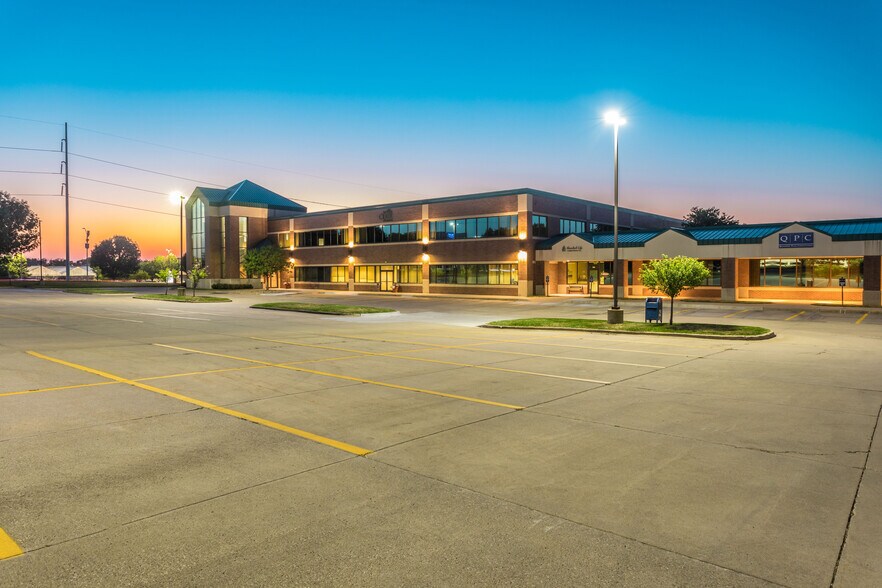 More Photos Of 4949 Westown Pky, West Des Moines Office For Lease