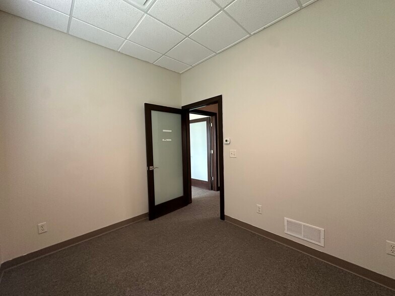 More Photos Of 673 Westbury Dr, Iowa City Storefront Retail Office For Sale