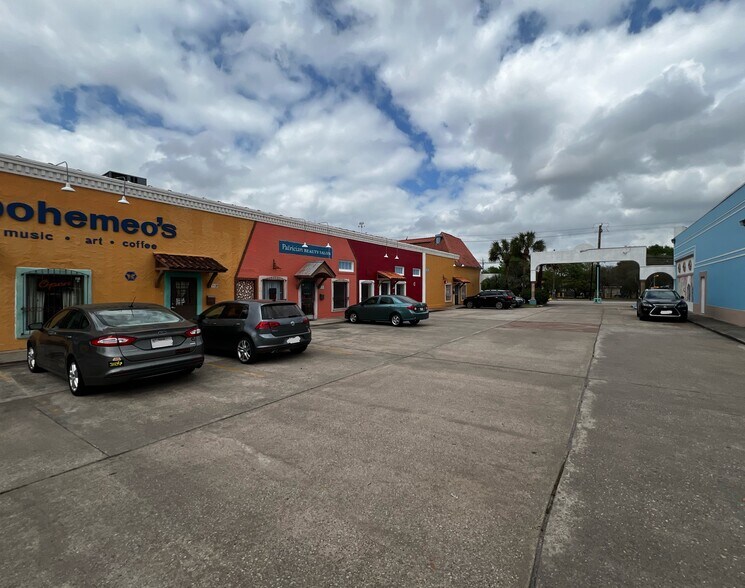 More Photos Of 708 Telephone Rd, Houston Freestanding For Lease