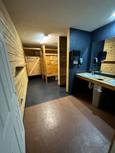 More Photos Of 420 S Campbell Ave, Springfield Storefront Retail Residential For Sale