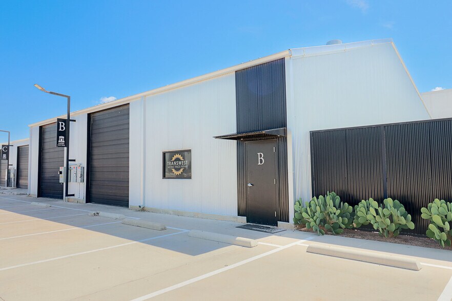 More Photos Of 1835 Empire Central Dr, Dallas Warehouse For Lease