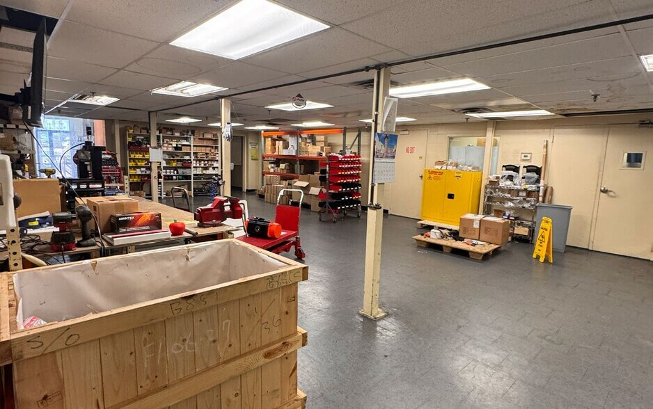 More Photos Of 4665 Interstate Dr, Cincinnati Warehouse For Sale