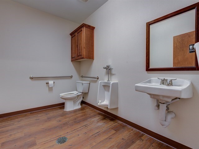 More Photos Of 4304 College Dr, Lufkin Office For Sale