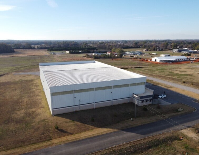 More Photos Of 105 Jarvis Brewer Dr, Rogersville Industrial For Lease