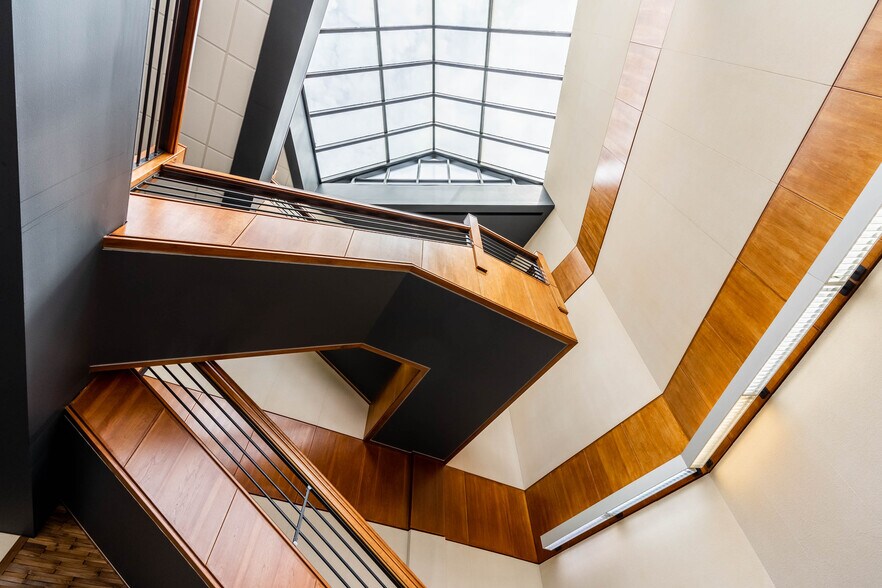 More Photos Of 500 Southborough Dr, South Portland Office For Lease