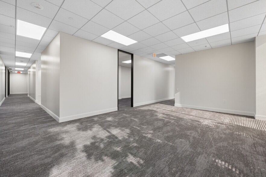 More Photos Of 17 S Briar Hollow Ln, Houston Office Residential For Lease