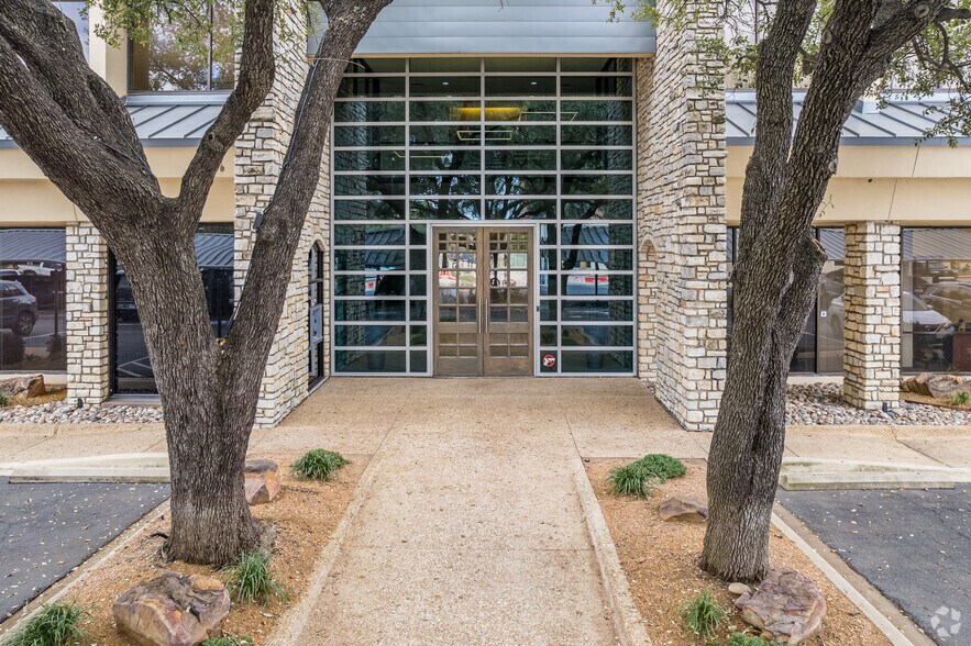 More Photos Of 16200 N Dallas Pky, Dallas Office For Lease