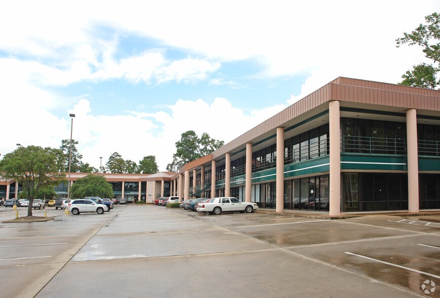 More Photos Of 1712 N Frazier St, Conroe General Retail For Sale