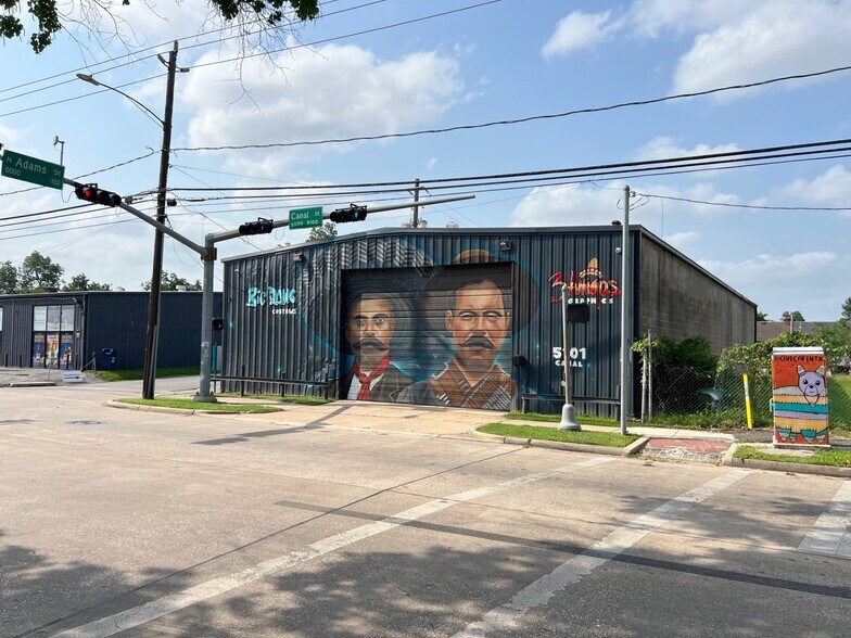 More Photos Of 5101 Canal St, Houston Flex For Lease