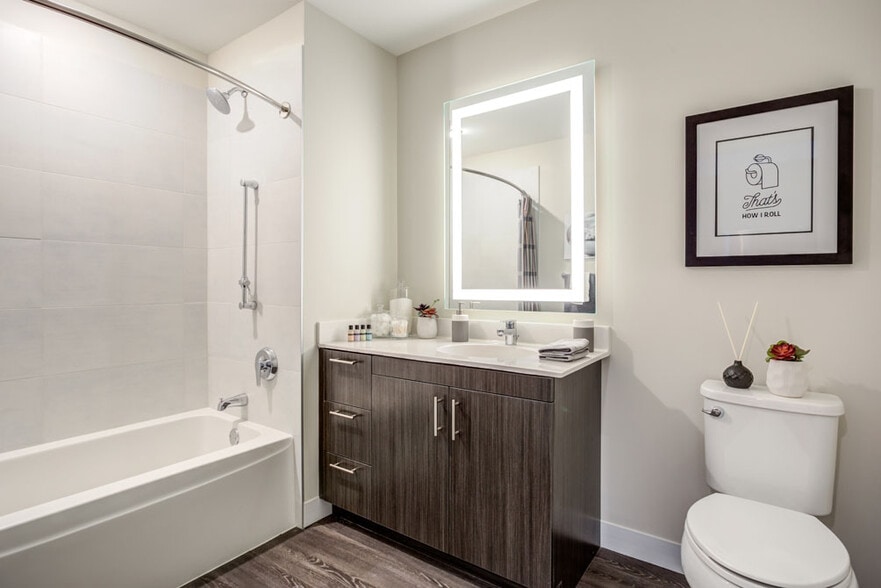 More Photos Of 811 W Agatite Ave, Chicago Apartments For Lease