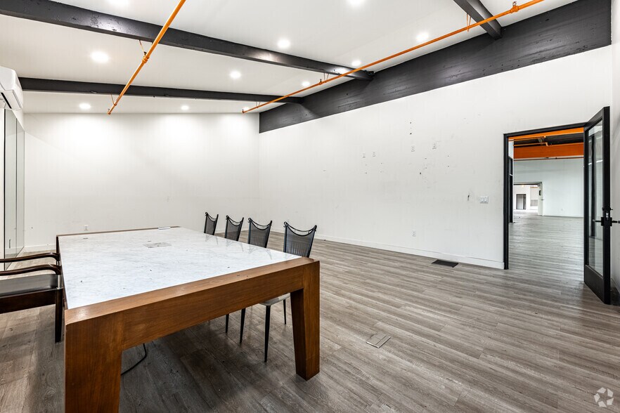 More Photos Of 1601 Perrino Pl, Los Angeles Manufacturing For Lease