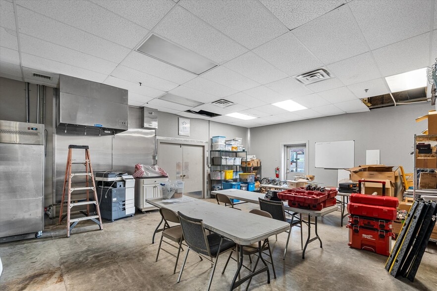 More Photos Of 5904 Financial Plz, Shreveport Industrial For Lease