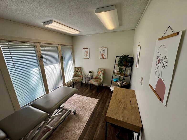 More Photos Of 9220 Foster St, Overland Park Loft Creative Space For Lease