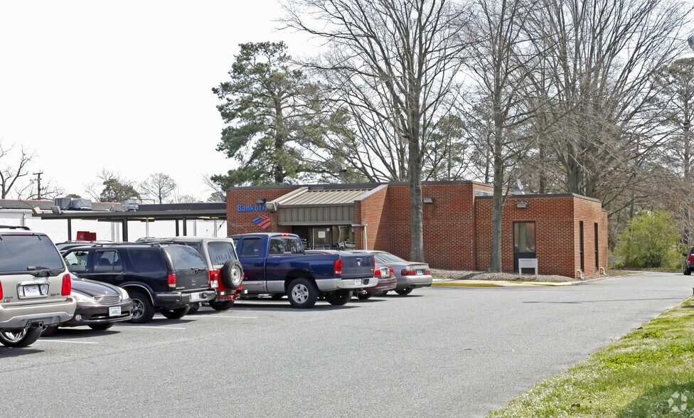 More Photos Of 1161 N George Washington Hwy N, Chesapeake Bank For Sale