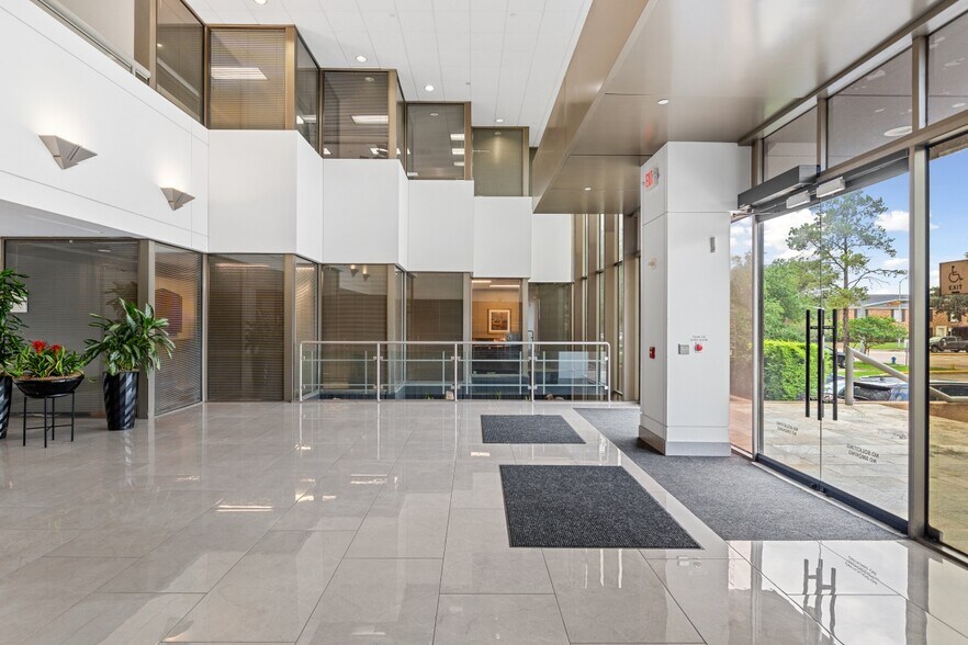 More Photos Of 2401 Fountain View Dr, Houston Office For Sale