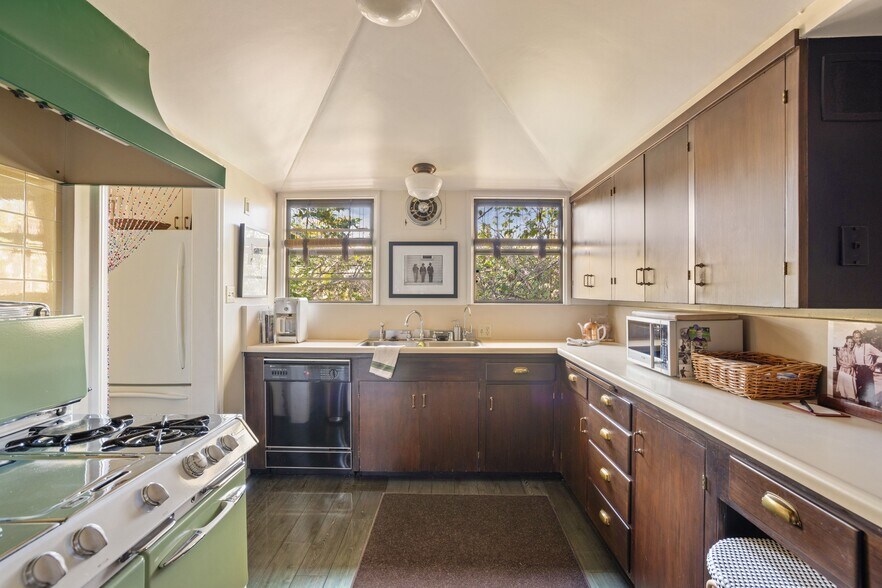 More Photos Of 367 N Orange Dr, Los Angeles Apartments For Sale
